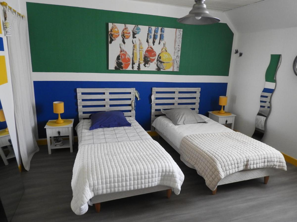 Bed and Breakfast Les Volets Bleus Saint-Guenole Екстер'єр фото